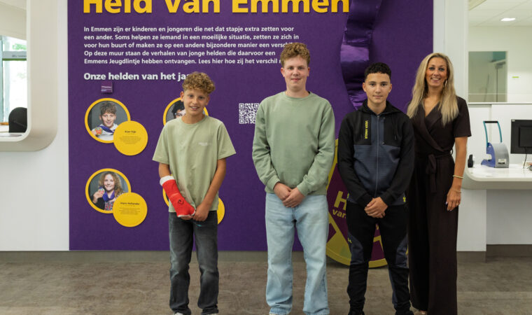 Jonge helden kregen een blijvende plek in het gemeentehuis van Emmen