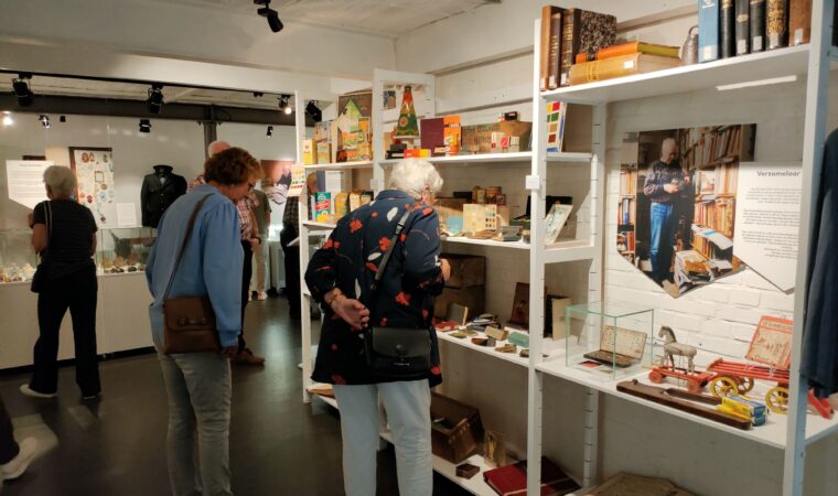 Van boekenleggers tot wijwaterbakjes: verzamelaars vertellen hun bijzondere verhaal in Nieuw-Dordrecht